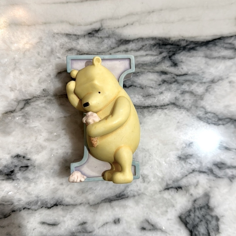Disney Classic Winnie the Pooh Michele & Co Resin Letter "I" Figurine 2.5"